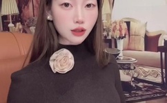 男生扒女生内衣